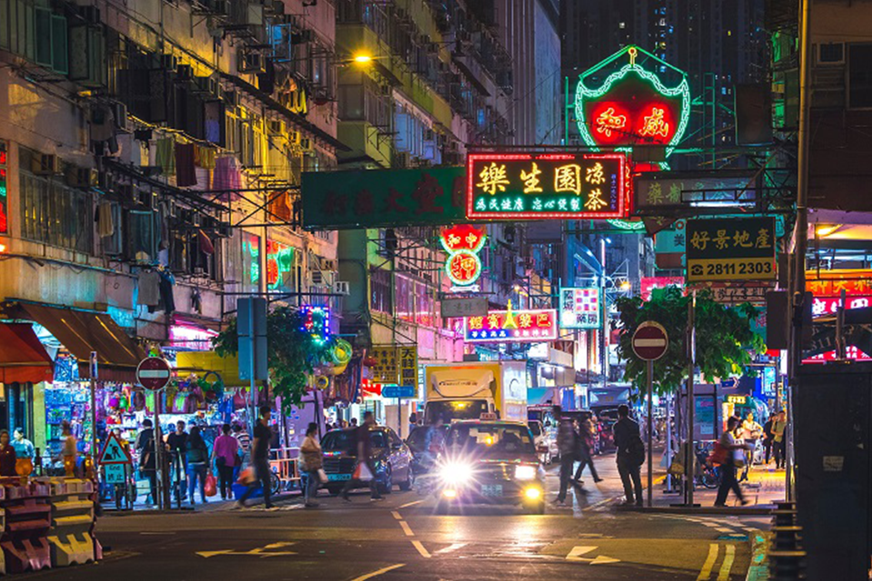Hành trình mua sắm và giải trí tại các khu chợ đêm nổi tiếng của Hồng Kông