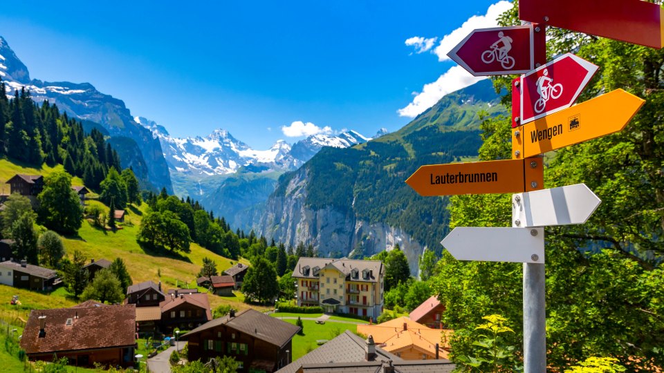 Ngôi làng cổ tích Lauterbrunnen - “Thung lũng của 72 thác nước” đẹp như tranh