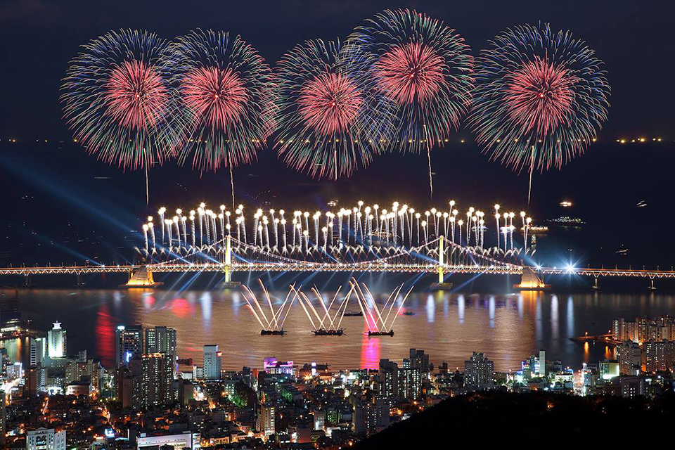Lễ hội pháo hoa Busan 2025: Mùa hè bừng sáng bên bờ biển Haeundae Lễ hội pháo hoa Busan 2025: Mùa hè bừng sáng bên bờ biển Haeundae