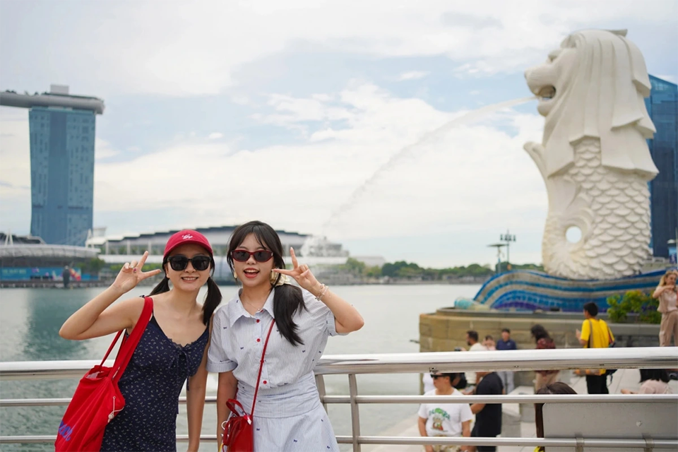 Khám phá Merlion Park: Biểu tượng Singapore & trải nghiệm thực tế