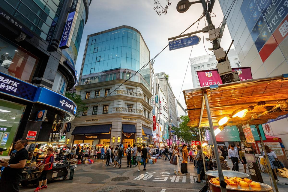 Myeongdong Fashion Street – Trải nghiệm mua sắm ở Seoul sôi động nhất