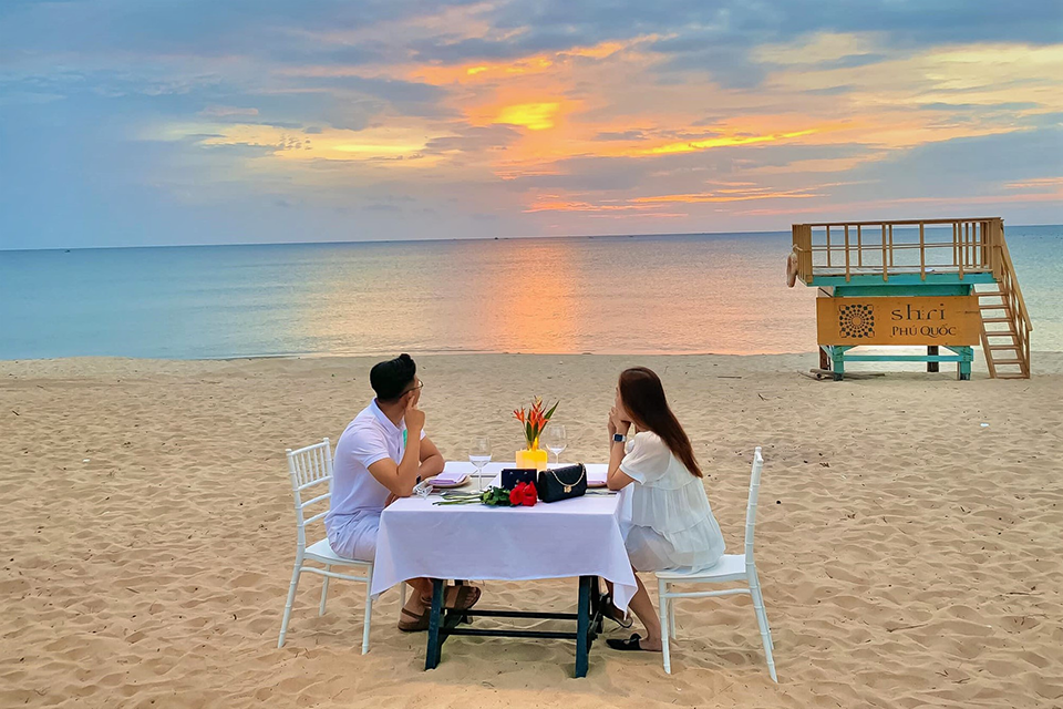 Gen Z đi đâu chơi ở Phú Quốc buổi tối? Top 5 tọa độ “chill - quẩy - sống ảo” hot nhất