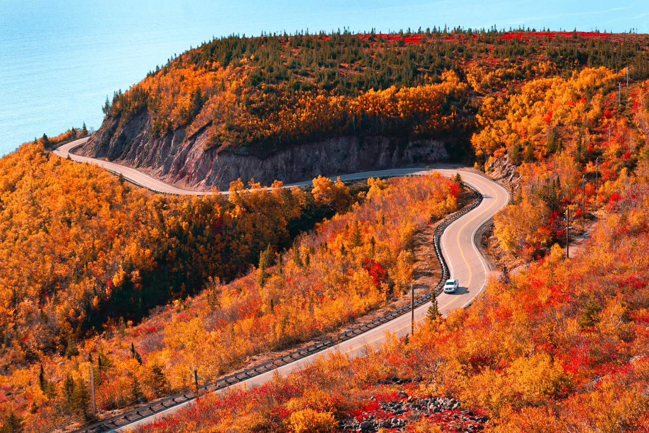 Ngắm lá phong ở Cape Breton: Trải nghiệm mùa thu rực rỡ tại Canada
