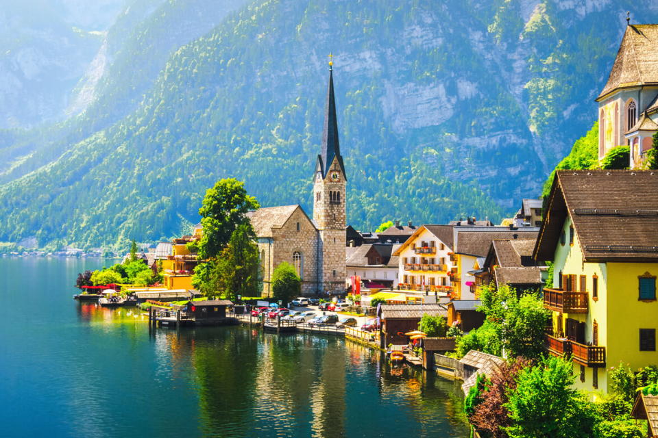 Bước vào thế giới cổ tích khi khám phá top 6 ngôi làng đẹp nhất ở Châu Âu 