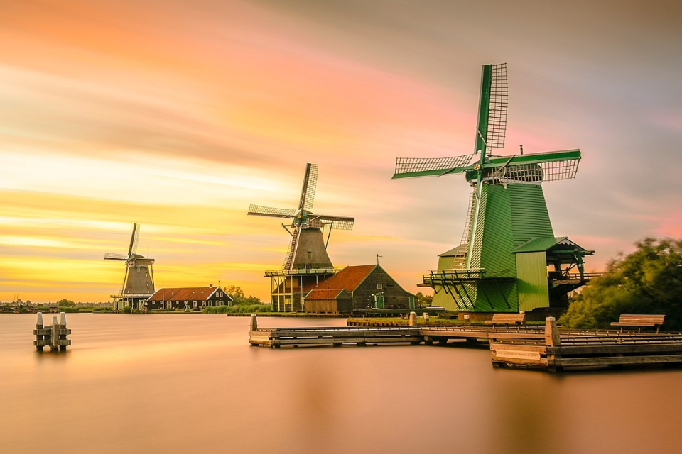 Tham quan ngôi làng cối xay gió Zaanse Schans nổi tiếng nhất Hà Lan