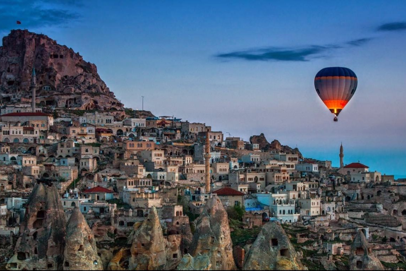 Khám phá ngôi làng Uchisar điểm đến bình yên giữa Cappadocia