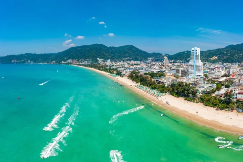 Kinh nghiệm du lịch Patong Phuket: Thiên đường biển & Nhịp sống về đêm sôi động bậc nhất Thái Lan