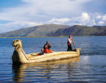 Khám phá đảo lau sậy trên hồ Titicaca