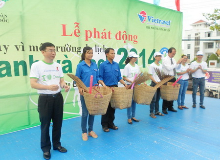 Vietravel chi nhánh Long Xuyên phát động “Ngày vì môi trường du lịch xanh và sạch 2014”