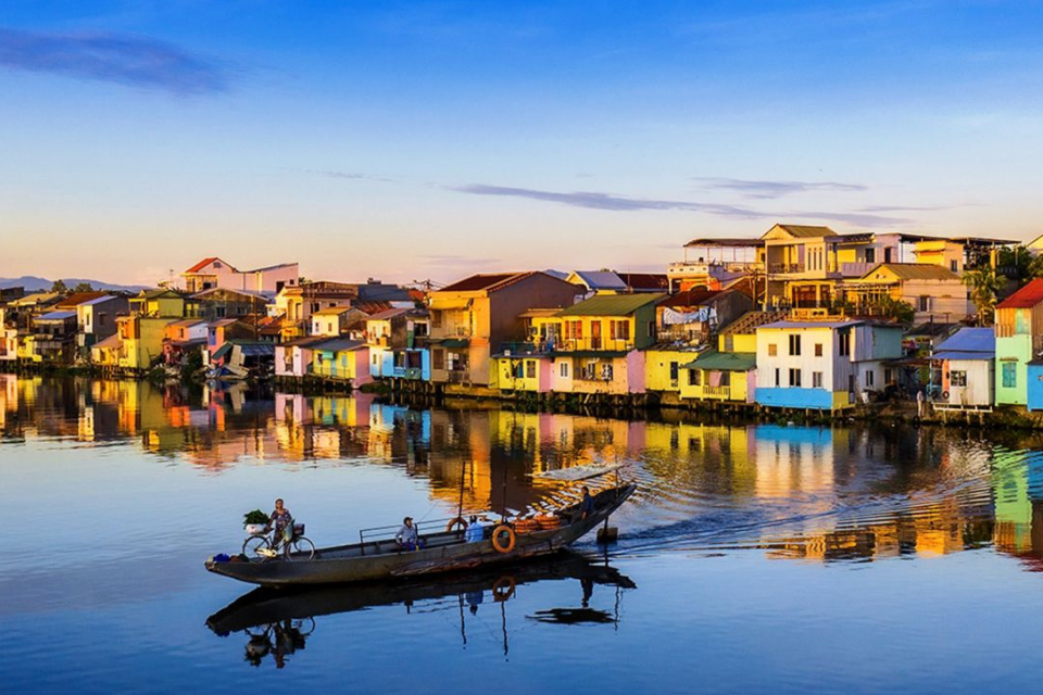 Du lịch phố cổ Bao Vinh: Khi những mái ngói rêu phong kể chuyện hương cảng một thời vang bóng