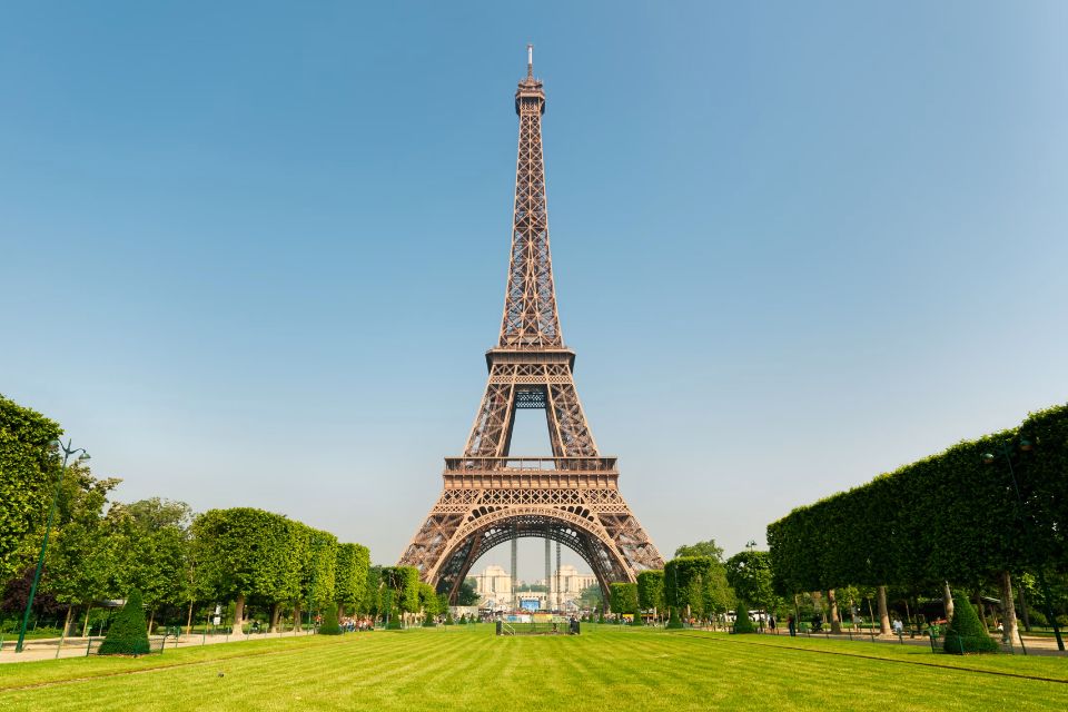 Tháp Eiffel Paris - Biểu tượng nước Pháp và Kinh nghiệm tham quan