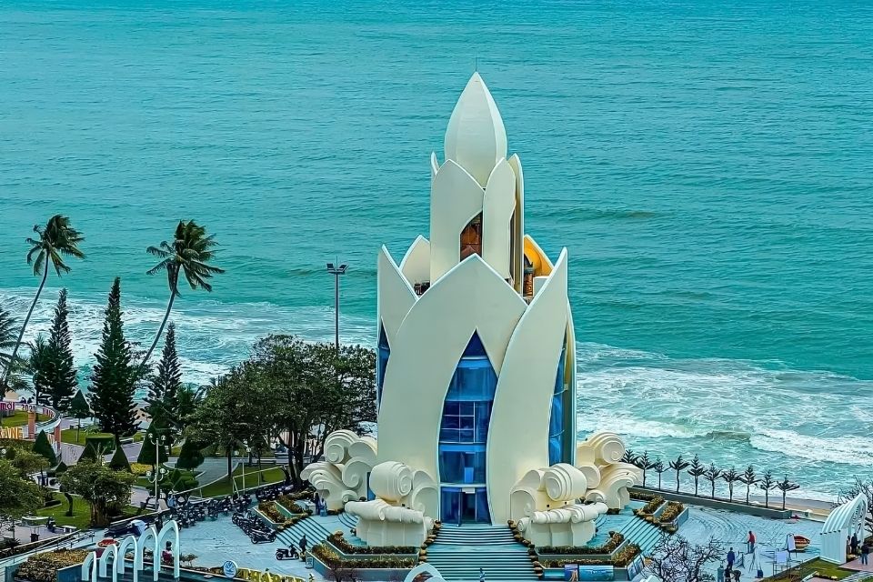 Tháp Trầm Hương Nha Trang: Biểu tượng Xứ Trầm biển Yến