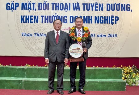 Vietravel Huế được vinh danh ‘Doanh nghiệp tiêu biểu năm 2015’