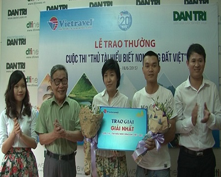 Trao thưởng bạn đọc giành giải cuộc thi Thử tài hiểu biết non sông Đất Việt