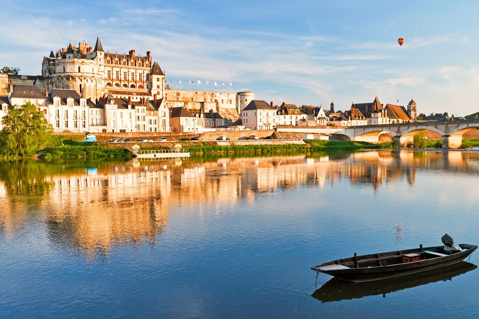 Du lịch Thung lũng Loire - Khám phá những tòa lâu đài tráng lệ và văn hóa rượu vang nước Pháp