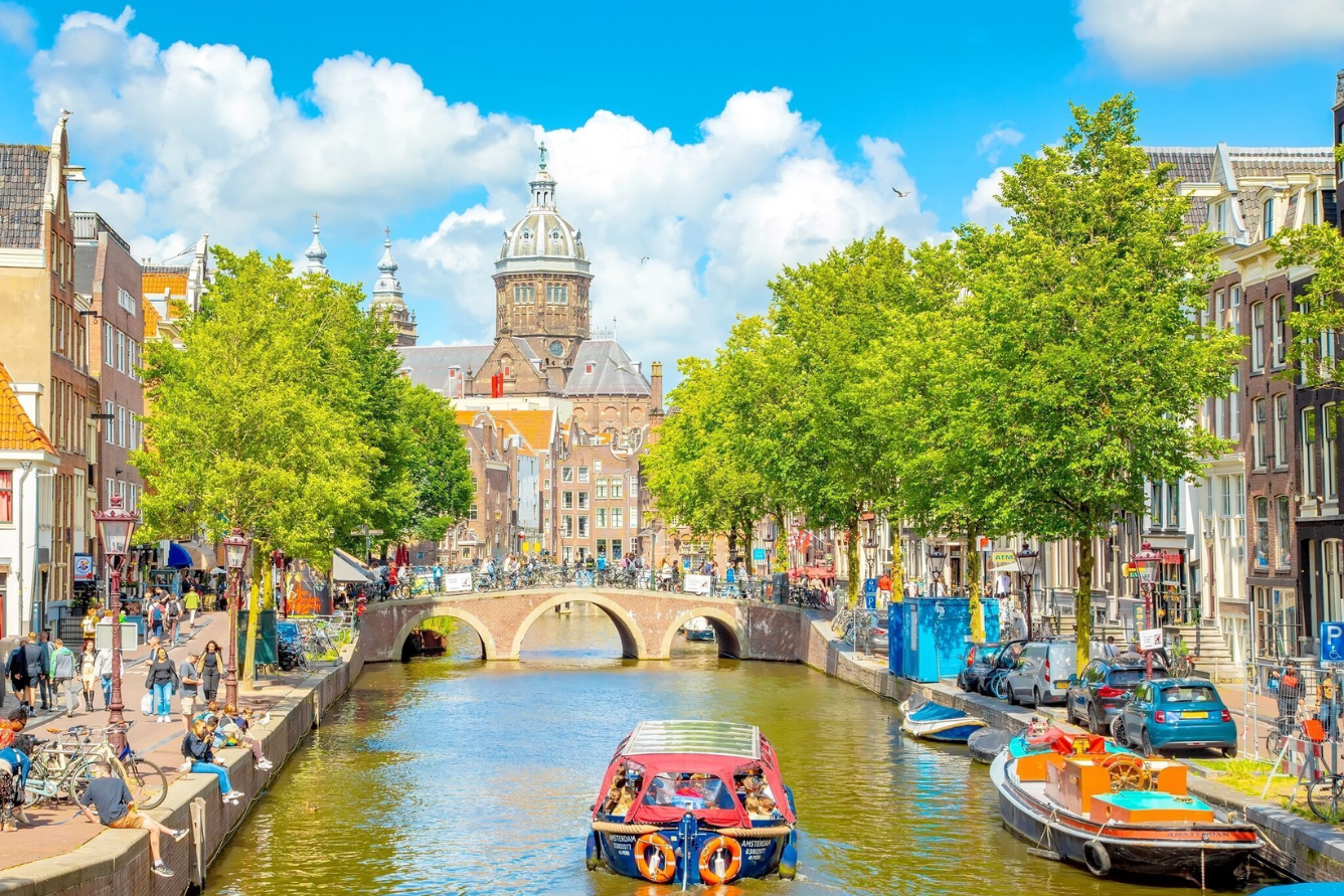 Top 3 trải nghiệm du lịch mùa hè ở Amsterdam: Vẻ đẹp nên thơ giữa lòng kênh đào cổ kính