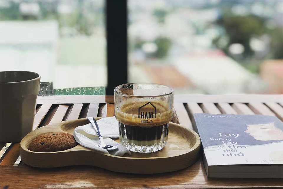 Văn hóa cà phê Pleiku mùa thu: Trải nghiệm phố núi trong từng giọt đắng