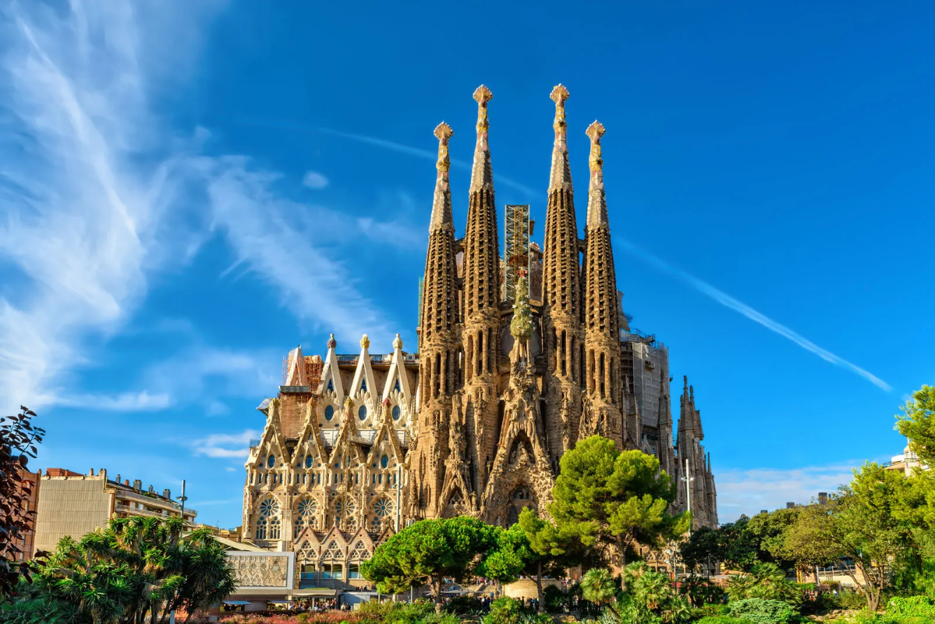 Du lịch Vương cung Thánh đường Sagrada Familia: Biểu tượng nghệ thuật xứ Bồ Đào
