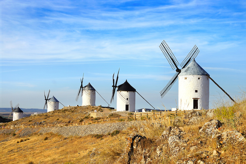 6 Groups of Famous Old Windmills
